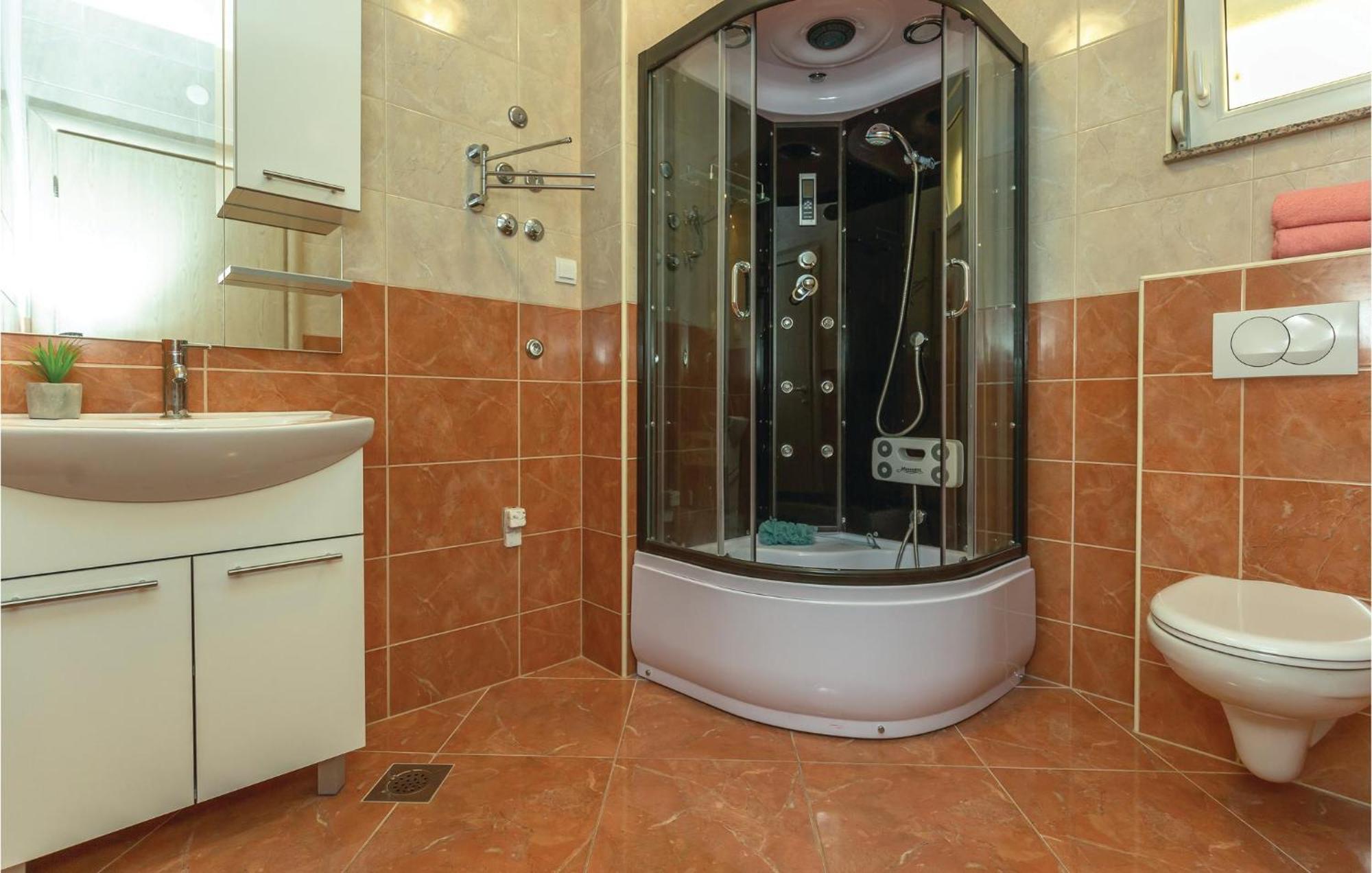 Nice Apartment In Krvavica With House Sea View 外观 照片