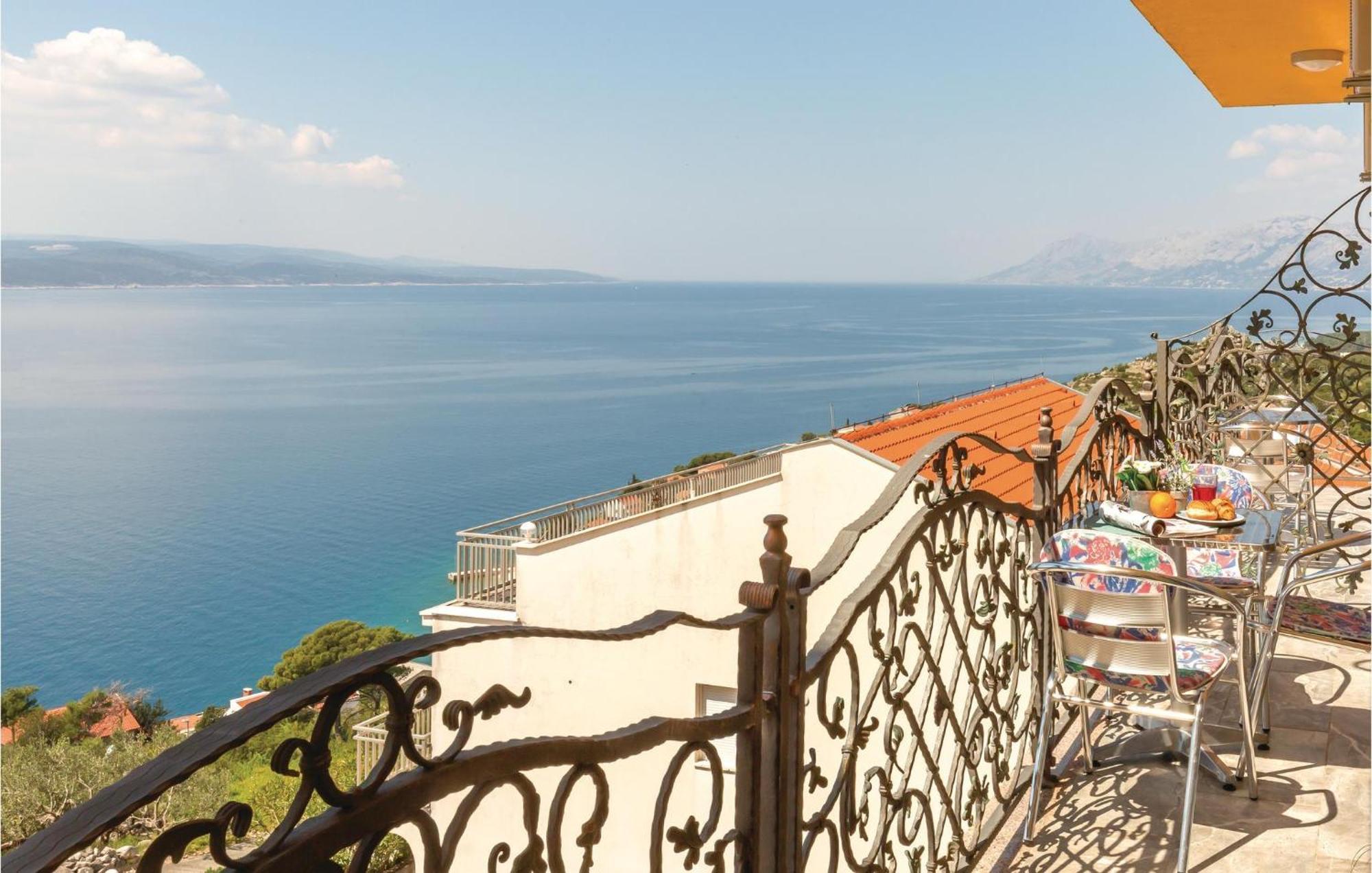Nice Apartment In Krvavica With House Sea View 外观 照片