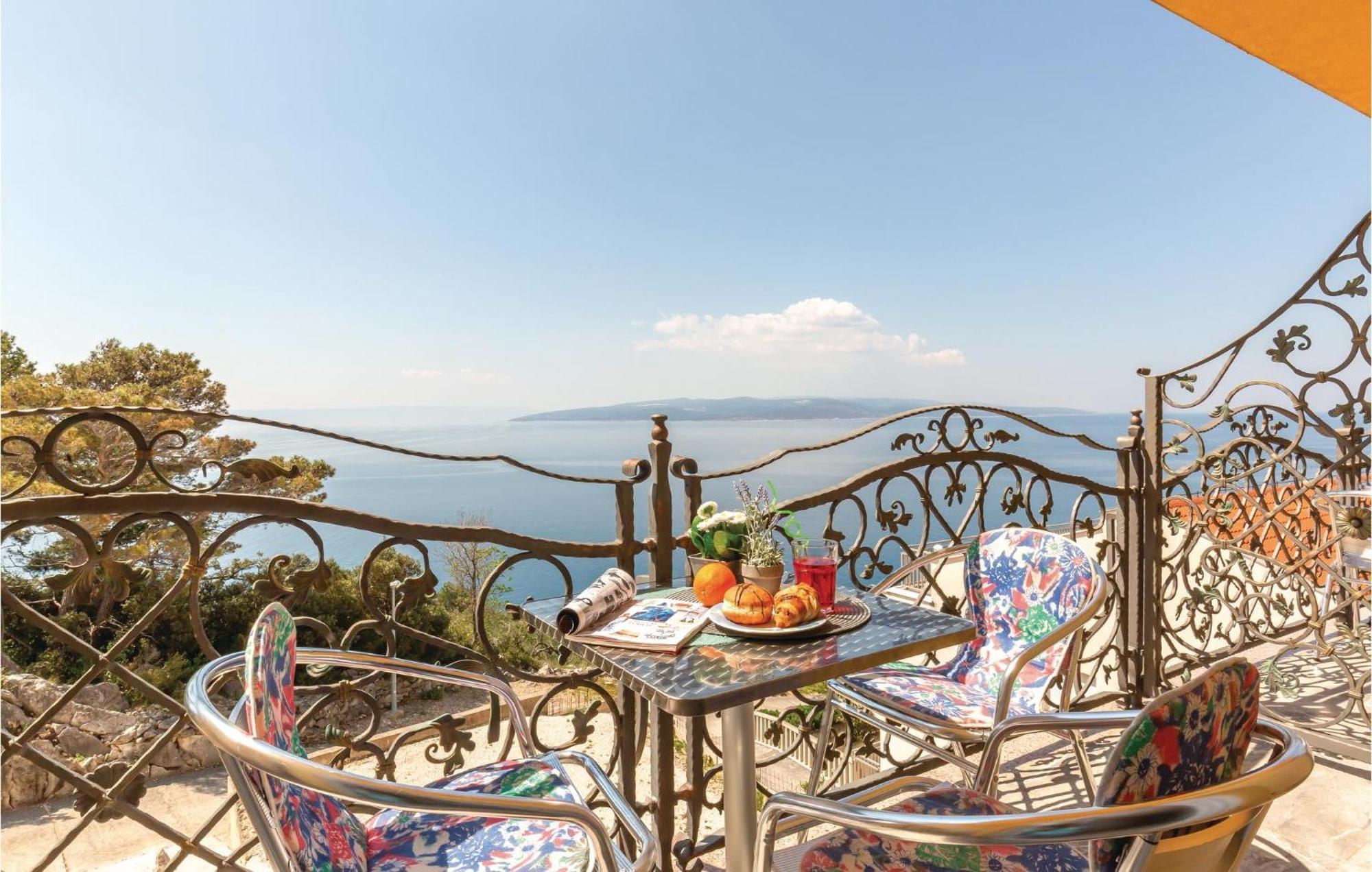 Nice Apartment In Krvavica With House Sea View 外观 照片